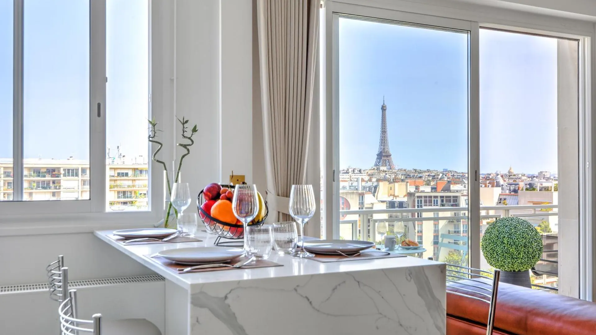 101 Penthouse Royal A Paris Avec Vue Imprenable Sur La Tour Eiffel contacts